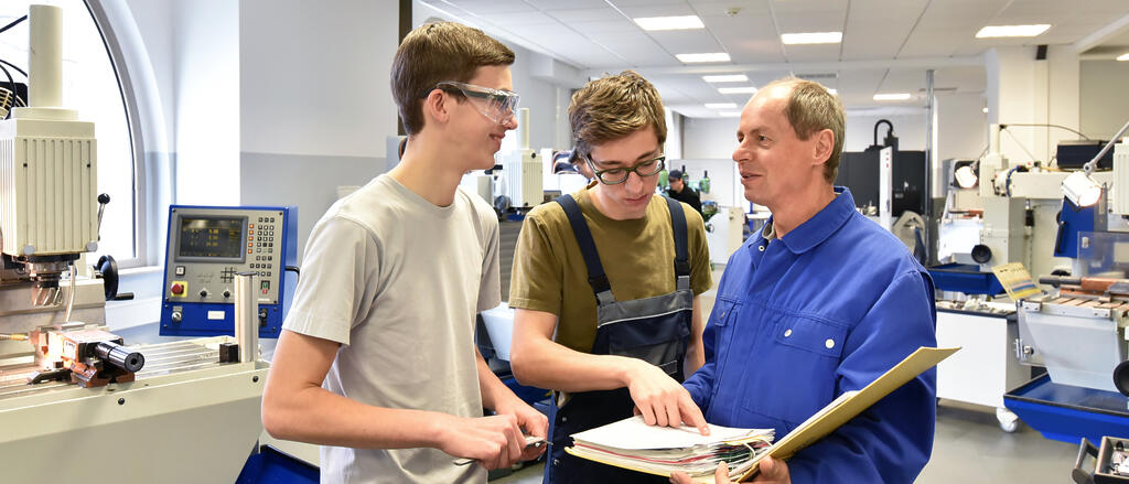 Jugendliche im Rahmen einer Ausbildung